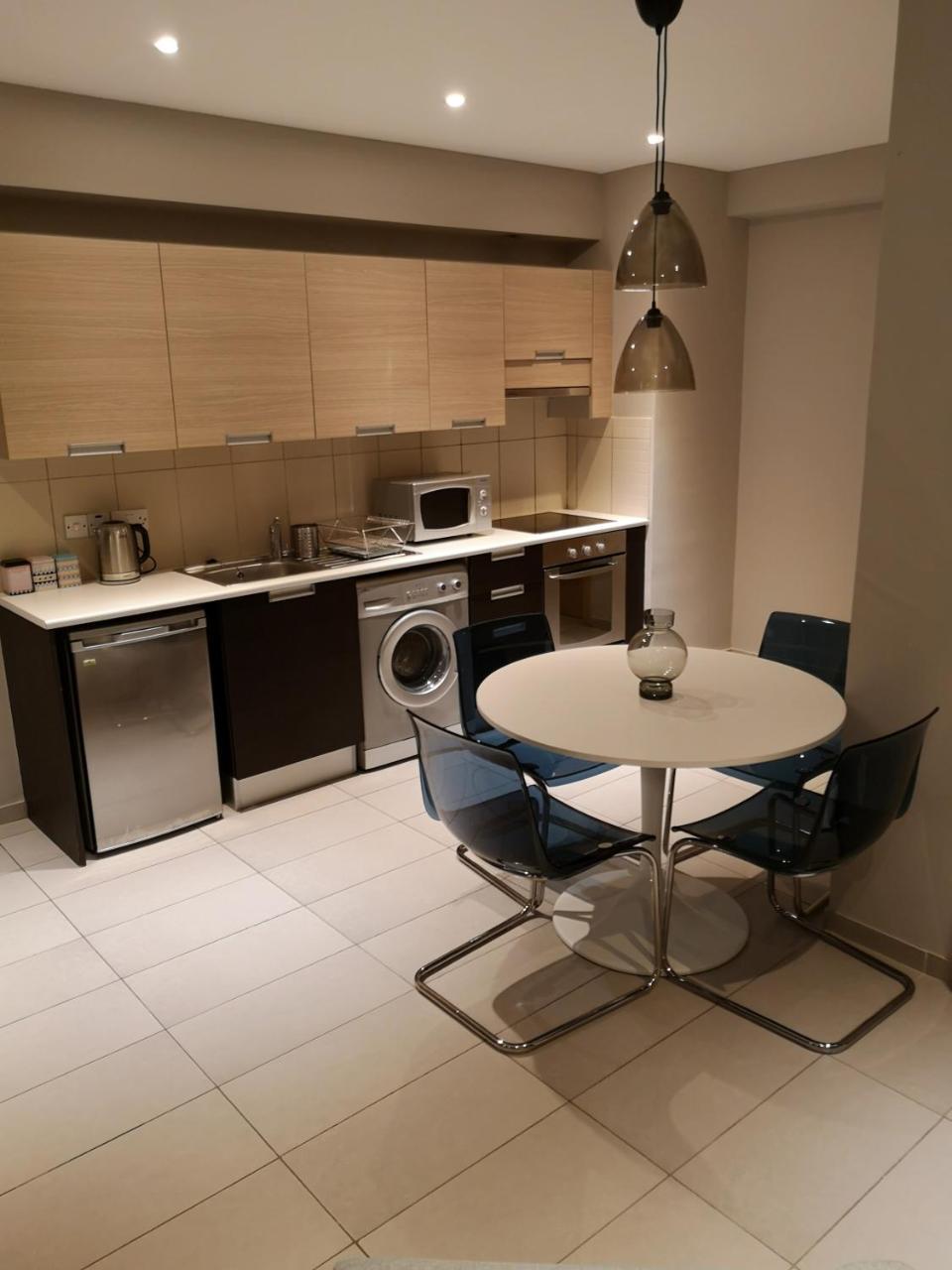 Beachfront Amazing New Apartment 레메소스 외부 사진